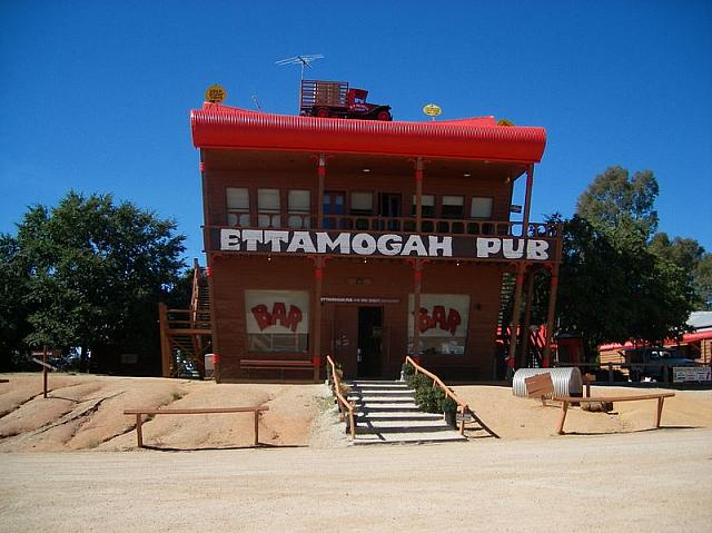 028-outside of Albury-22Mar10.JPG